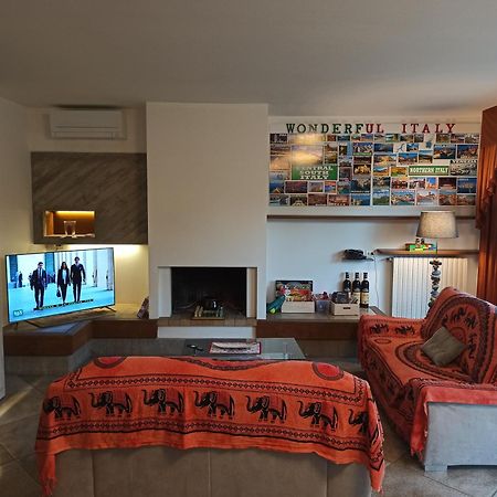 Lukas Home Con Il Cuore Appartamento 3 Camere Al Piano Terra E Appartamento 1 Camera In Taverna Merone Kültér fotó