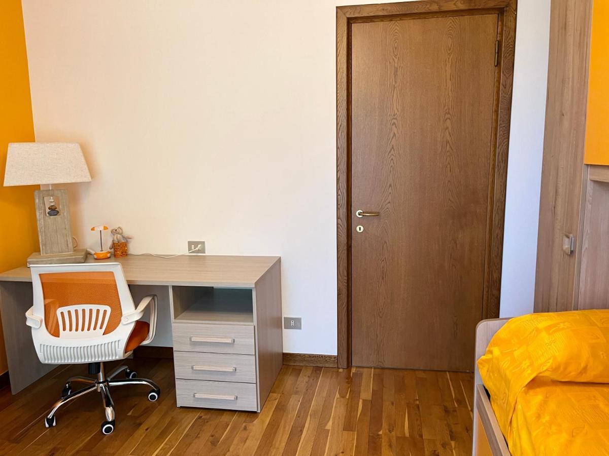 Lukas Home Con Il Cuore Appartamento 3 Camere Al Piano Terra E Appartamento 1 Camera In Taverna Merone Kültér fotó