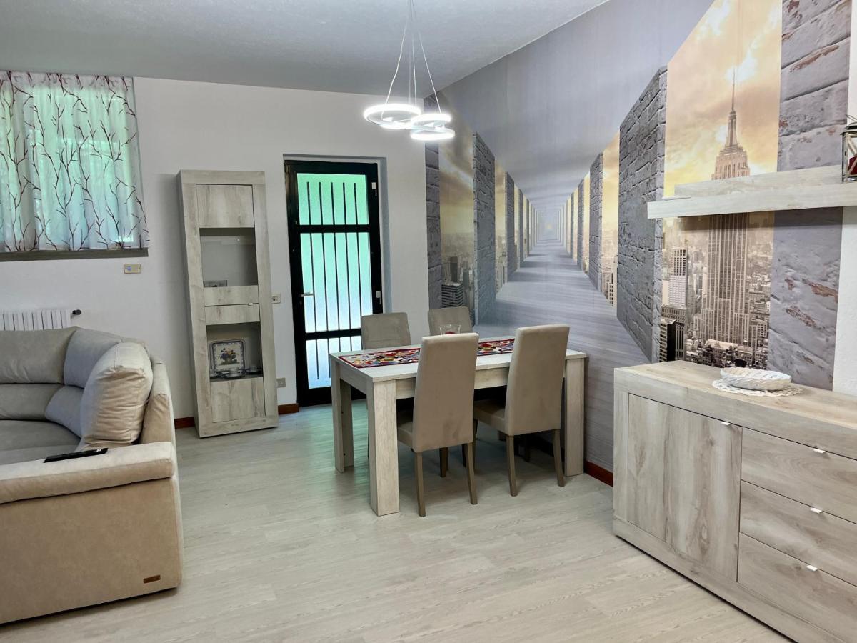 Lukas Home Con Il Cuore Appartamento 3 Camere Al Piano Terra E Appartamento 1 Camera In Taverna Merone Kültér fotó