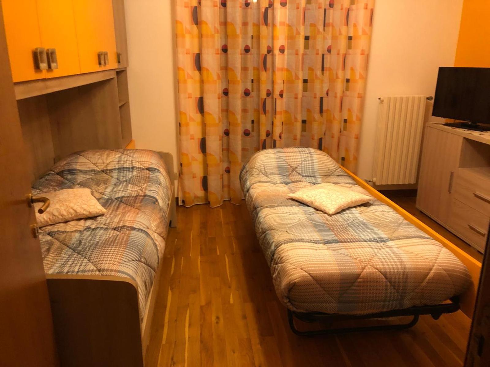 Lukas Home Con Il Cuore Appartamento 3 Camere Al Piano Terra E Appartamento 1 Camera In Taverna Merone Kültér fotó