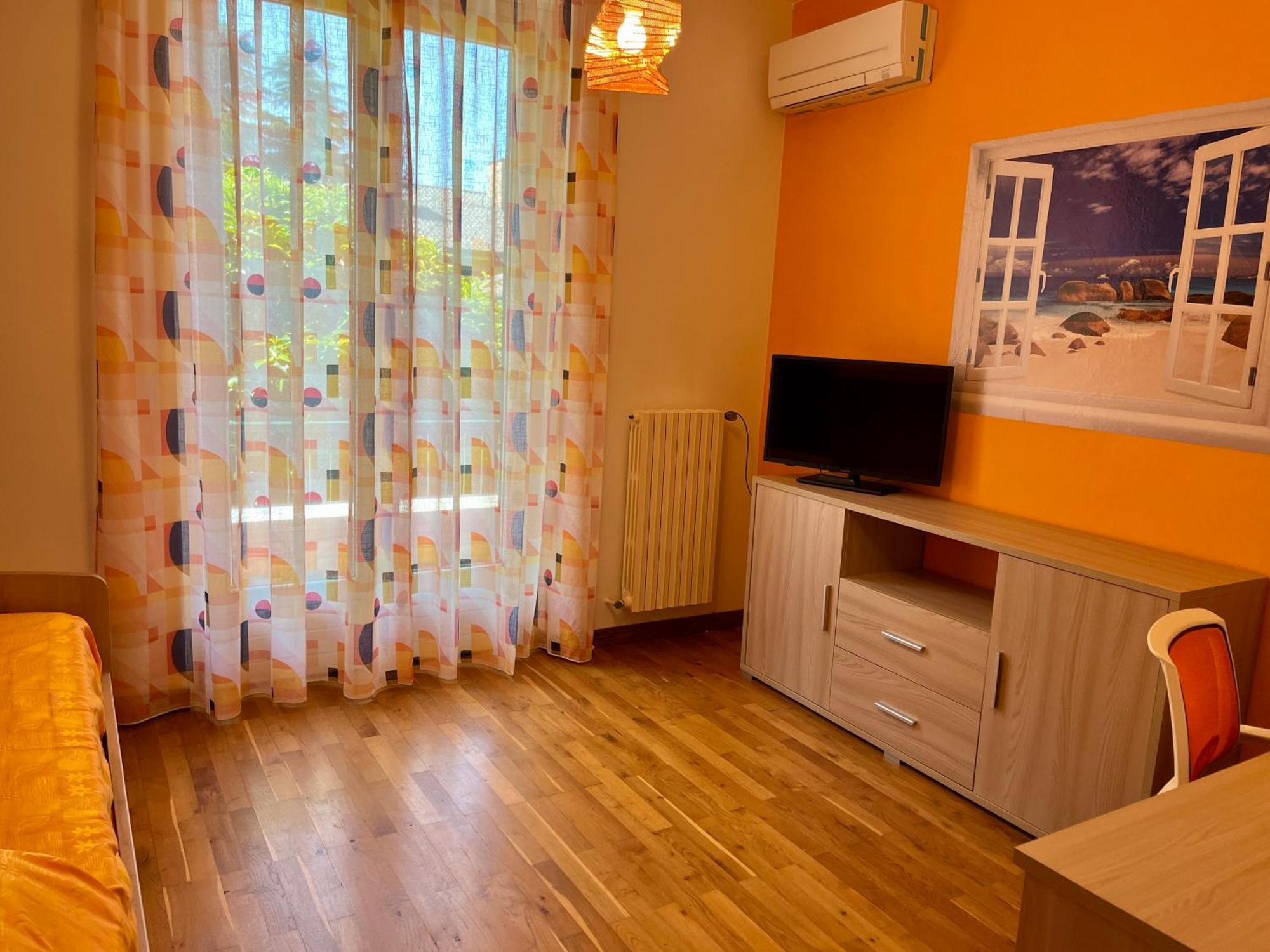 Lukas Home Con Il Cuore Appartamento 3 Camere Al Piano Terra E Appartamento 1 Camera In Taverna Merone Kültér fotó